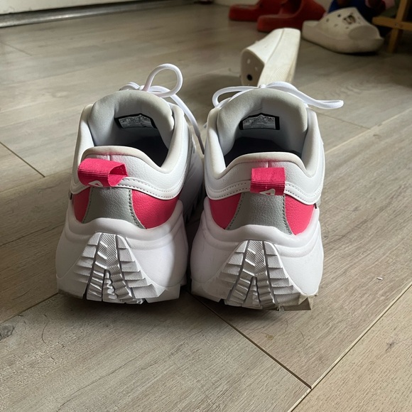 Pink and Grey FILA shoes - Picture 4 of 6